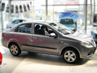 Chevrolet Aveo sedan listwy boczne