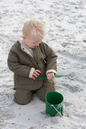 Składane wiaderko do wody i piasku Scrunch Bucket - Granatowy