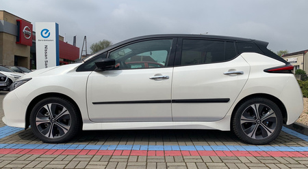 Nissan LEAF listwy boczne