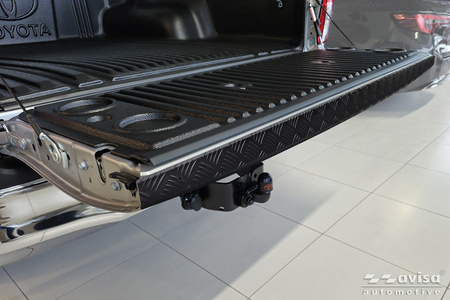Nakładka na tylną klapę bagażnika do Toyota Hilux 8