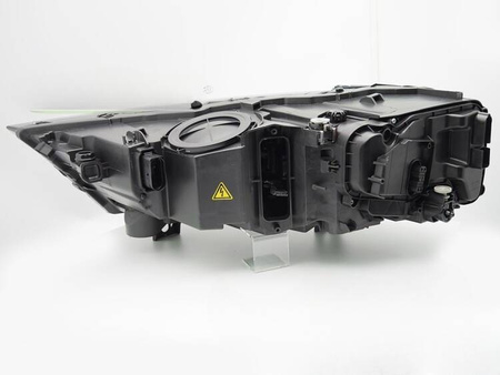 Lampa prawa reflektor xenon TYC do Audi Q7 15-19