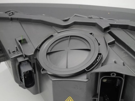 Lampa prawa reflektor xenon TYC do Audi Q7 15-19