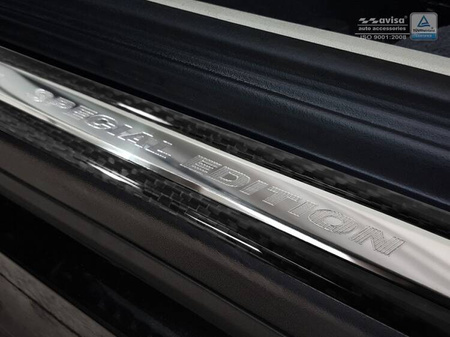 Uniwersalne nakładki ochronne na progi Carbon Fiber + Aluminium