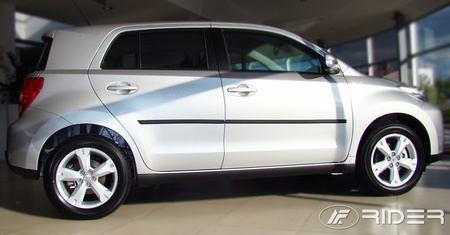 Toyota Urban Cruiser listwy boczne