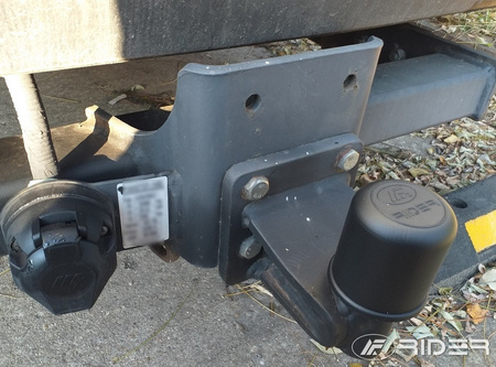 Magnetyczna nakładka haka holowniczego.