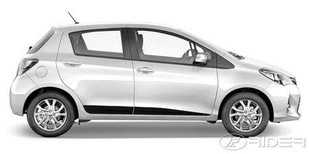 Toyota Yaris III listwy boczne