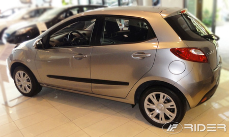 Mazda 2 listwy boczne