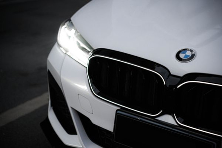 GRILL PODSWIETLANY LED BMW G30 G31 LCI 20-23 GLOSS BLACK