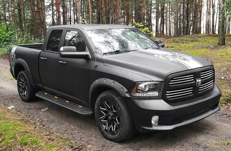 Stopnie boczne DODGE RAM 1500 QUAD CAB 2009-2018