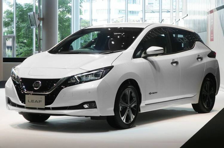 Czarna Listwa ozdobna na klapę bagażnika Nissan Leaf 2