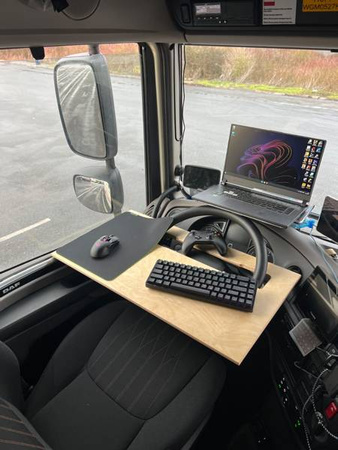 Stolik na kierownicę Mercedes Sprinter od 2020- drewniany