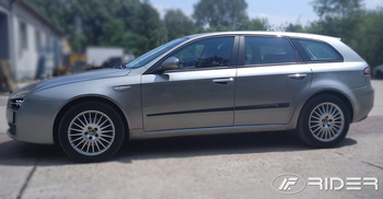 Alfa Romeo 159 listwy boczne