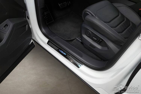 Nakładki progowe do Volkswagen Touareg 3 (Hybrid)