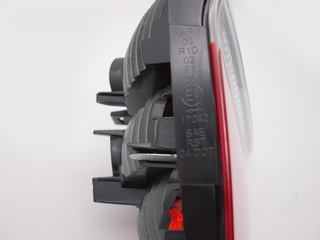 Lampa tylna lewa w klapę TYC do BMW E90 05-08