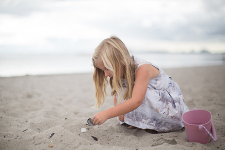 Składane wiaderko do wody i piasku Scrunch Bucket - Pudrowy Róż