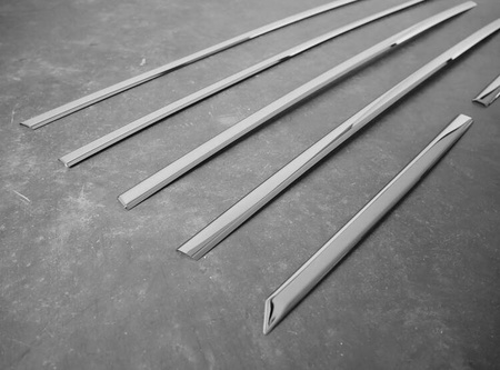 Listwy pod szyby boczne Peugeot 2008 2020+