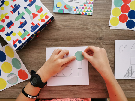 Zestaw z naklejkami geometrycznymi Apli Kids - Pojazdy