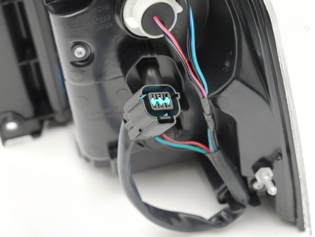 Lampa prawa tylna TYC do Mitsubishi Pajero 06-10