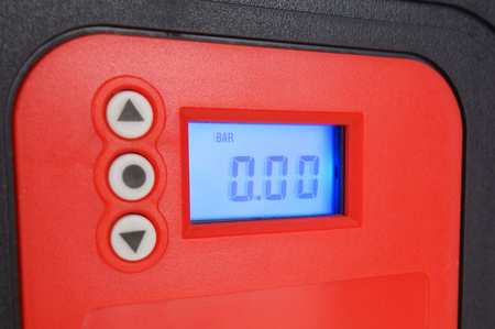 Kompresor samochodowy cyfrowy LED LCD 12V ACOMP-10 AMIO-02380