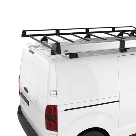 Zestaw adapterów do motażu boksu do rur CRUZ Pipe Carrier obok platformy dachowej CRUZ 