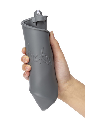 Składane wiaderko do wody i piasku Scrunch Bucket - Koralowy