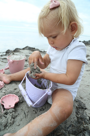 Składane wiaderko do wody i piasku Scrunch Bucket - Lila