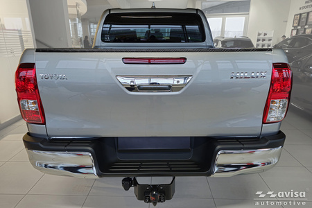 Nakładka na tylną klapę bagażnika do Toyota Hilux 8