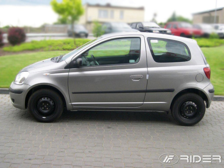 Toyota Yaris I 3D listwy boczne