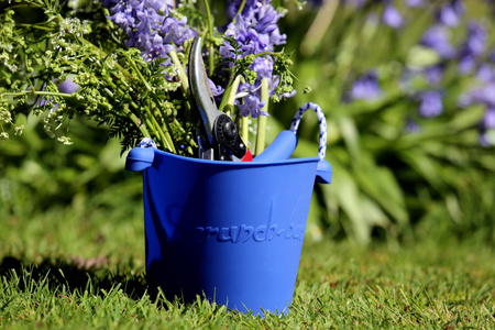 Składane wiaderko do wody i piasku Scrunch Bucket - Ciemny Zielony