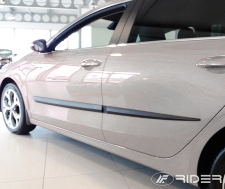 Kia Ceed SW listwy boczne