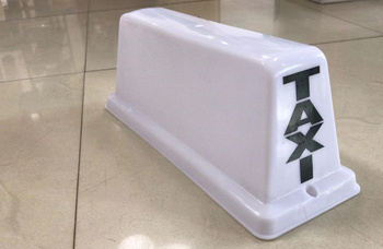 Lampa TAXI białem z bocznymi napisami