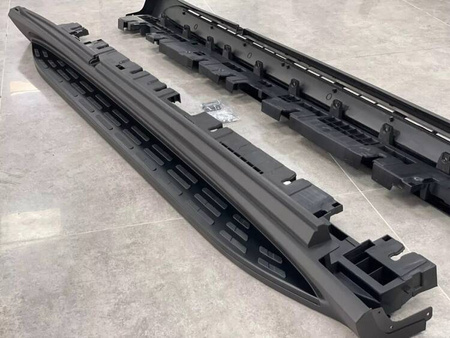 Komplet progów stopnie boczne do Mercedes W167 czarne BLACK LOOK