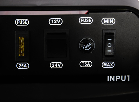 Prostownik samochodowy 12/24V 15A 150Ah KD1906