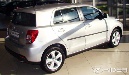 Toyota Urban Cruiser listwy boczne