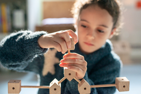 Drewniane klocki konstrukcyjne Mini Trigonos L - 130 el.