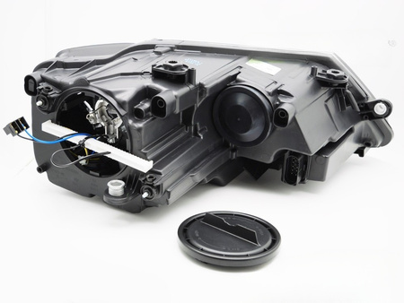 Lampa przednia lewa do VW Jetta 11-14 TYC