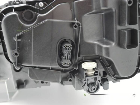 Lampa prawa reflektor xenon TYC do Audi Q7 15-19