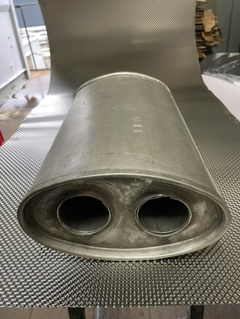 Tłumik przelotowy montażowy ze stali aluminiowanej z przetłoczeniem - EDEX