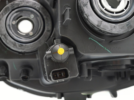 Lampa przednia prawa do Mitsubishi Pajero 10-15