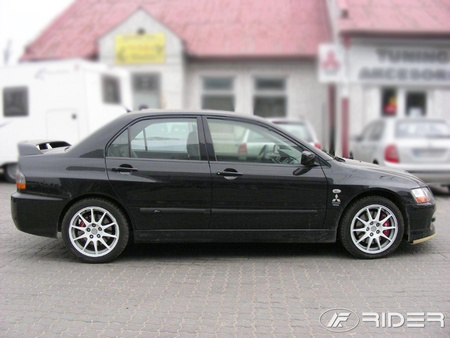 Mitsubishi Lancer Evo 8 listwy boczne