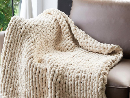 KOC Z DZIANINY 130 X 160 BEŻOWY NARZUTA SZENILOWA PLECIONA MIĘKKA GRUBA DUŻA OZDOBNA ELEGANCKA NA SOFĘ ŁÓŻKO FOTEL