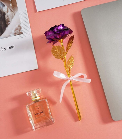 WIECZNA RÓŻA ZE ZŁOTĄ ŁODYGĄ W PUDEŁKU NA PREZENT ROCZNICĘ URODZINY