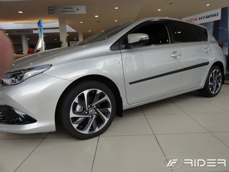 Toyota Auris HB FL listwy boczne