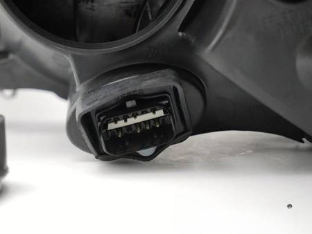 Lampa prawa reflektor TYC do Citroen C3 09-12