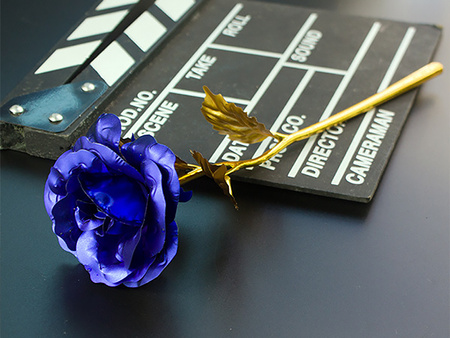 WIECZNA RÓŻA NIEBIESKA ZŁOTA ŁODYGA OZDOBNE PUDEŁKO NA PREZENT