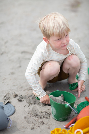 Składane wiaderko do wody i piasku Scrunch Bucket - Ciemny Zielony