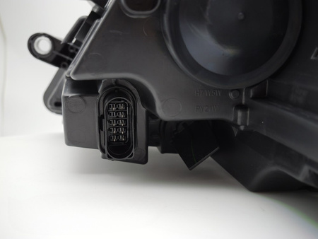 Lampa przednia lewa do VW Jetta 11-14 TYC