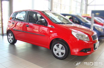 Chevrolet Aveo HB listwy boczne