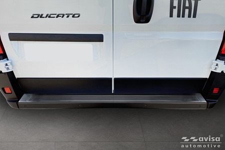 Nakładka listwa ochronna na zderzak tylny Fiat Ducato 3 (Ciemny grafit)