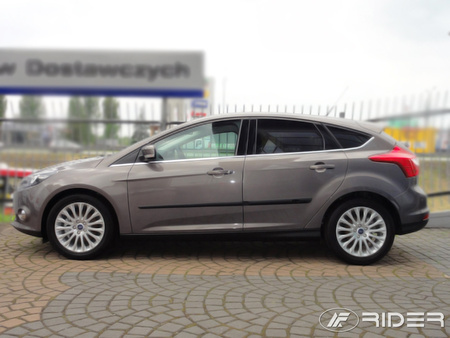 Ford Focus HB listwy boczne